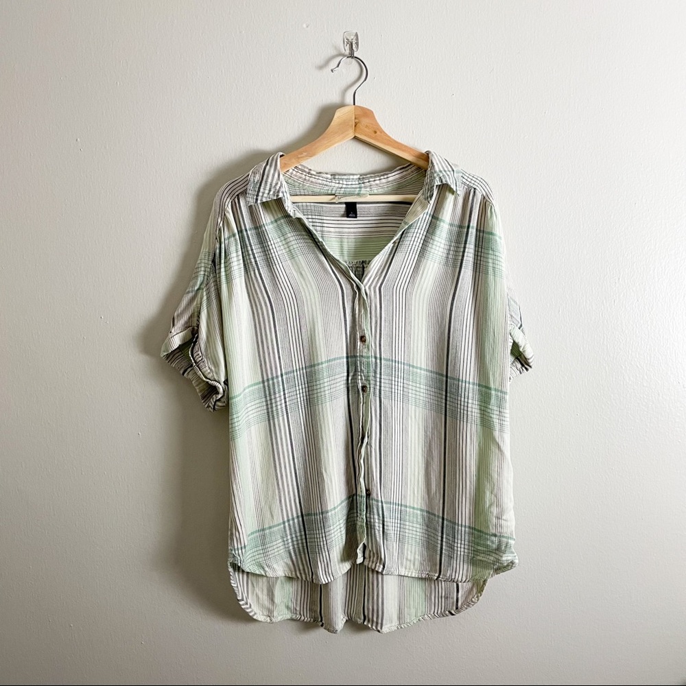 Universal Thread Striped Short Sleeve Blouse